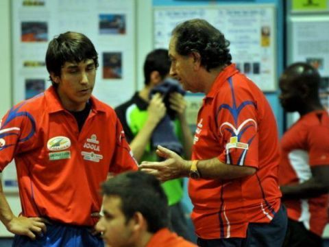 Javier González (derecha) dando instrucciones a Alejandro Hortal. (Foto: Alberto Cano)