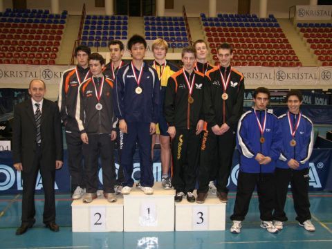 El equipo junior masculino en el podium. (Foto: ITTF)