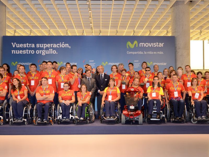 El equipo paralímpico español en su visita a Telefónica tras los Juegos Paralímpicos de Londres. (Foto: CPE)