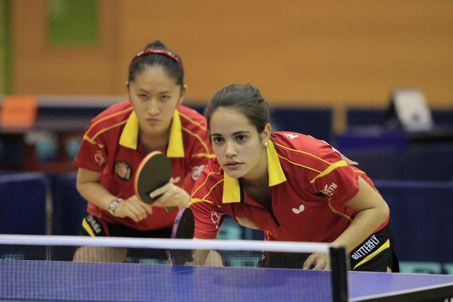 Escartín y Zhang durante la final de dobles.