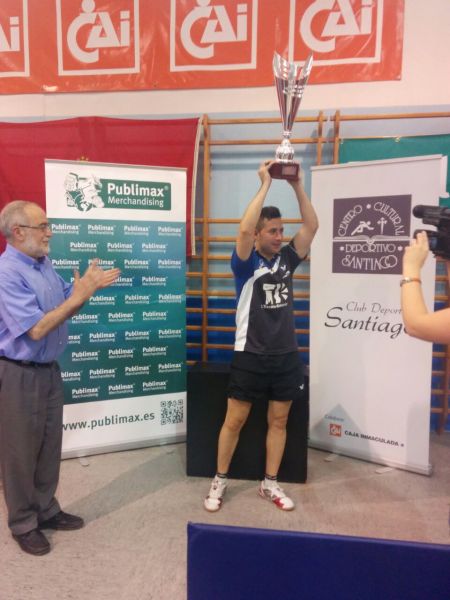 El CER L´Escala recibió el trofeo de Campeón de la División de Honor Masculina.
