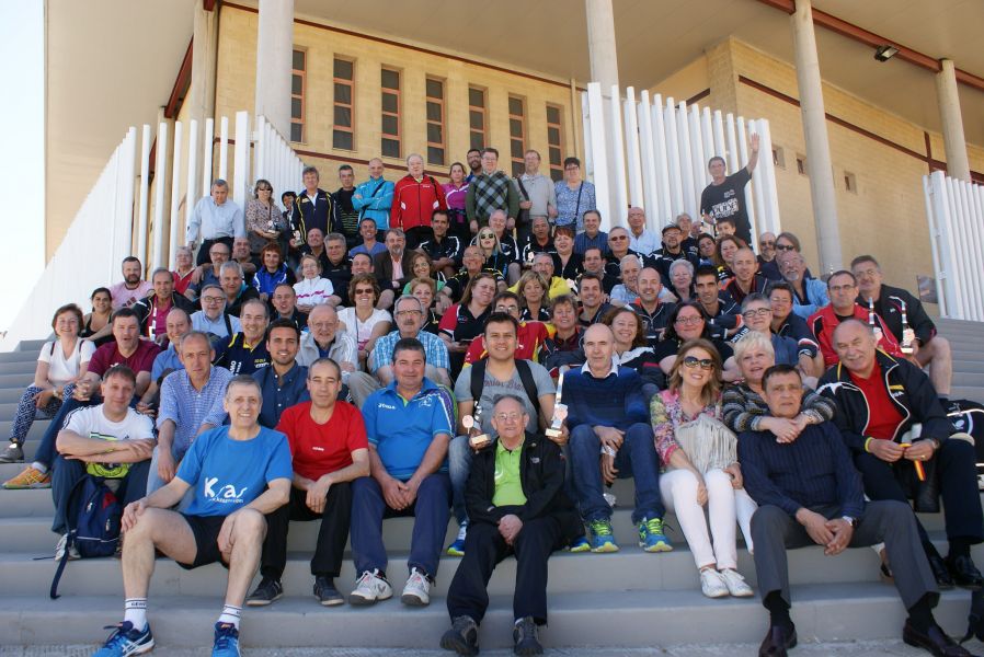 Foto de grupo de los participantes en el último campeonato celebrado en Tomares (Sevilla)
