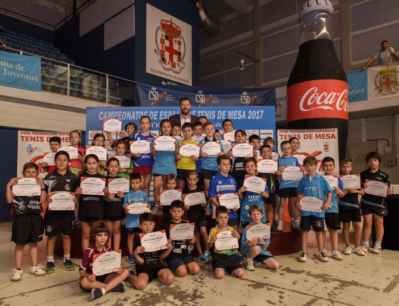 Entrega de diplomas a los participantes del Campeonato de España Pre-Benjamín de Tenis de Mesa 2017