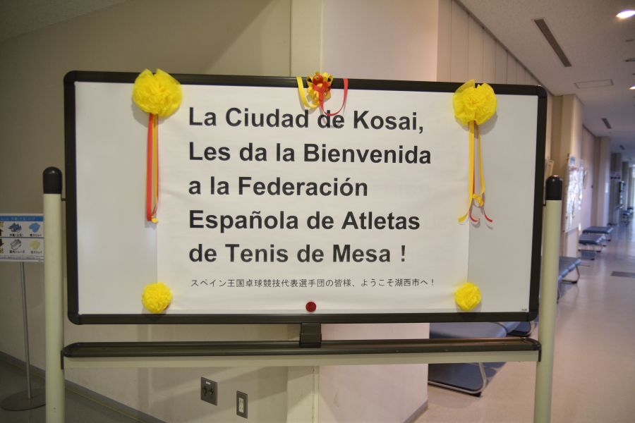 Bienvenida del Ayuntamiento de Kosai a la delegación española.
