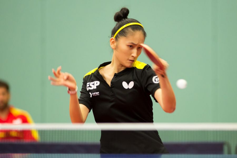 Sofía Xuan-Zhang disputando su primer partido en el Top10 para Jóvenes de Europa de Tenis de Mesa 2017.