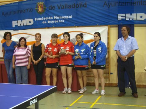 Podium categoria juvenil femenino con Paula Velasco, María Ramirez, Marta González e Islam Moukafit.