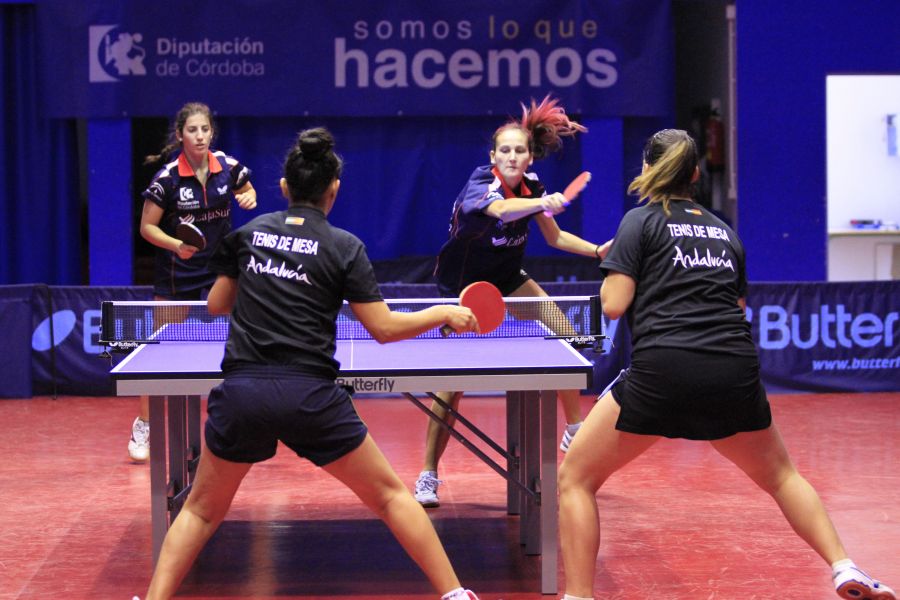 Laura Ramírez y Marija Galonja del Priego TM se impusieron en el dobles a la pareja del Peralto Salud Linares. (Foto: Priego TM)