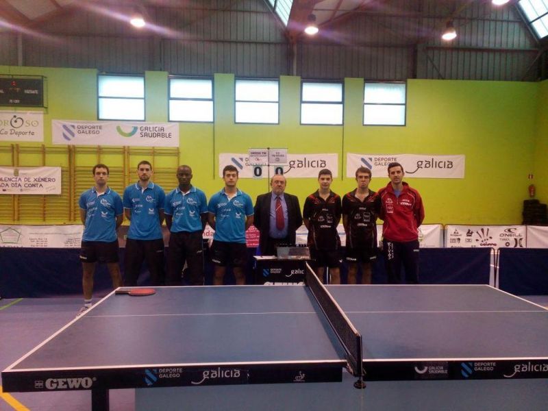 Instantes previos al partido entre el Oroso TM Deporte Galego y el CD Tenis de Mesa Rivas.