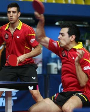Álvaro Robles y Marc Durán durante un partido de dobles en Croacia. (Foto: ITTF)