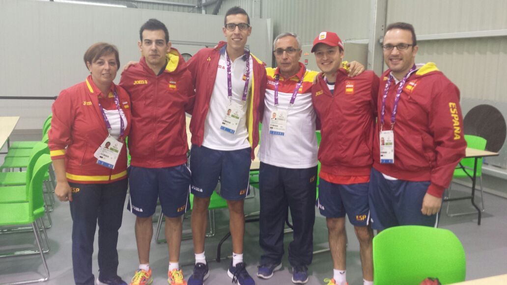 Parte del equipo español en Bakú con el presidente del COE, Alejandro Blanco.