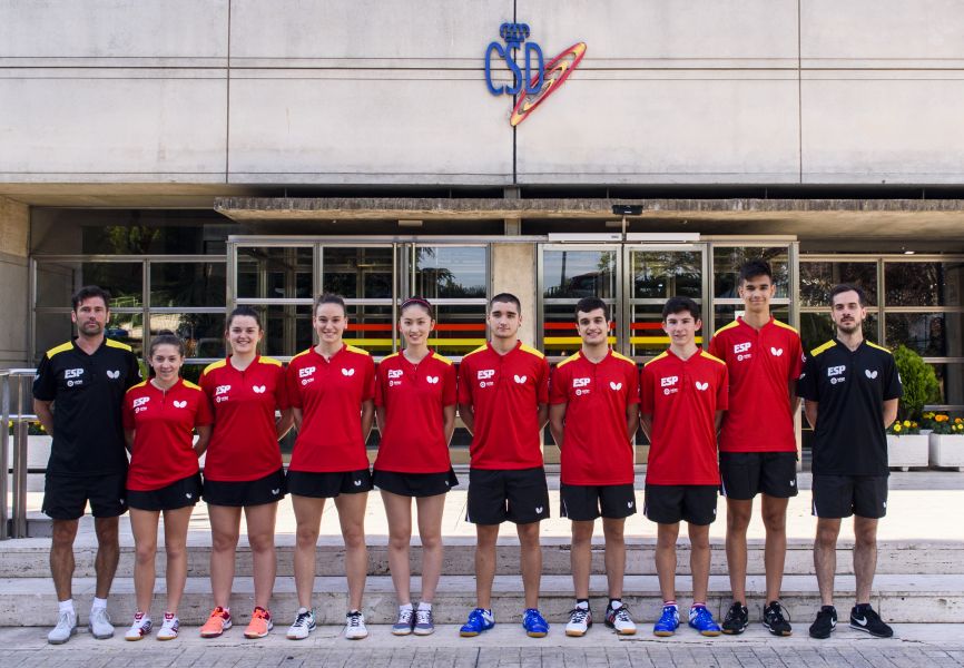 Foto de Familia de la Selección Española de Tenis de Mesa Junior